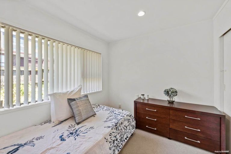 Photo of property in 56b Highland Park Drive, Highland Park, Auckland, 2010