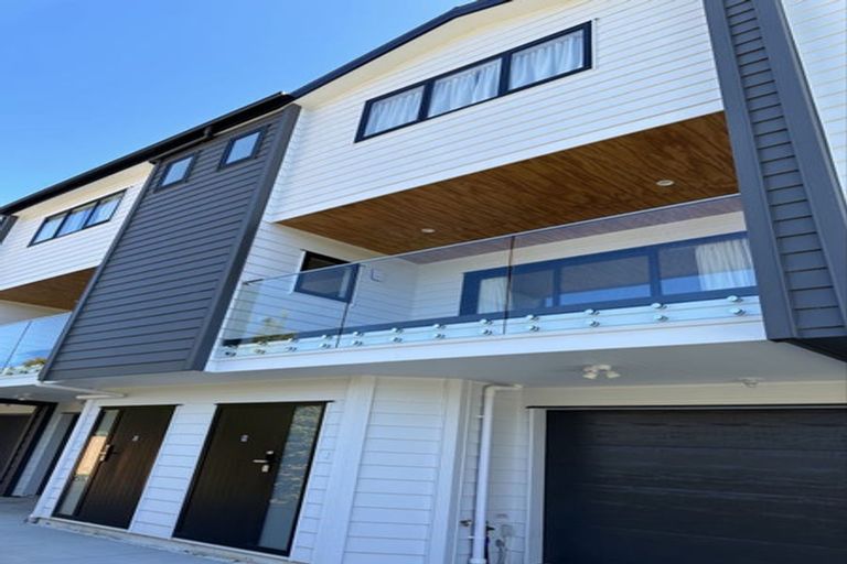 Photo of property in 113e Sycamore Drive, Sunnynook, Auckland, 0620