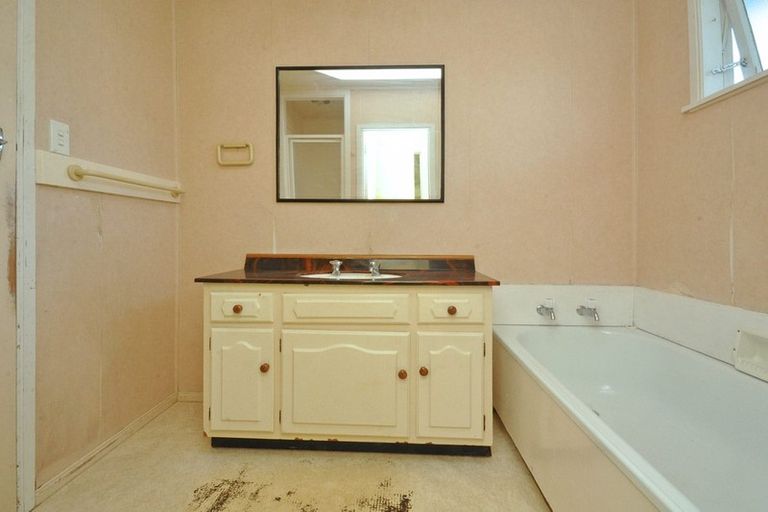 Photo of property in 104 Cargill Street, Papakura, 2110