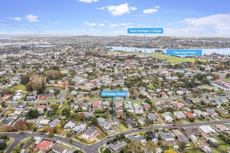 Photo of property in 29 Pooley Street, Pakuranga Heights, Auckland, 2010