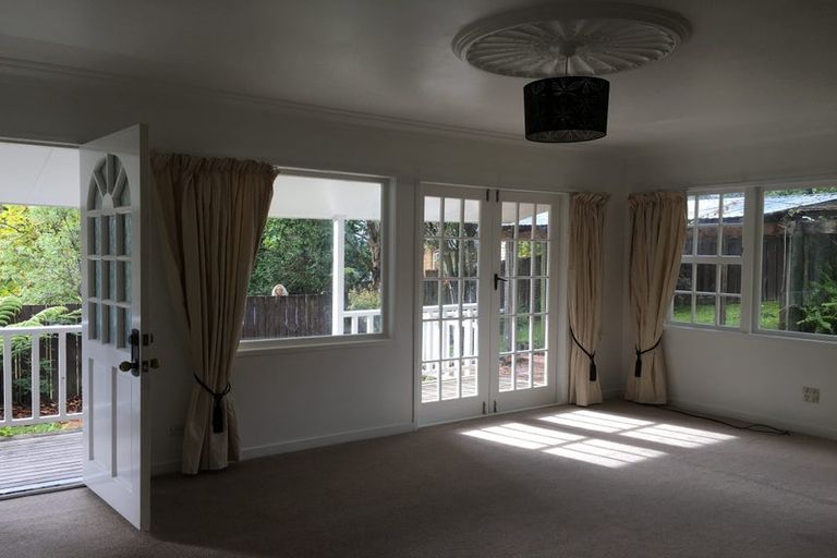 Photo of property in 16 Elmira Place, Browns Bay, Auckland, 0630