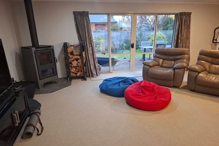 Photo of property in 15 Hawkins Place, Rangiora, 7400