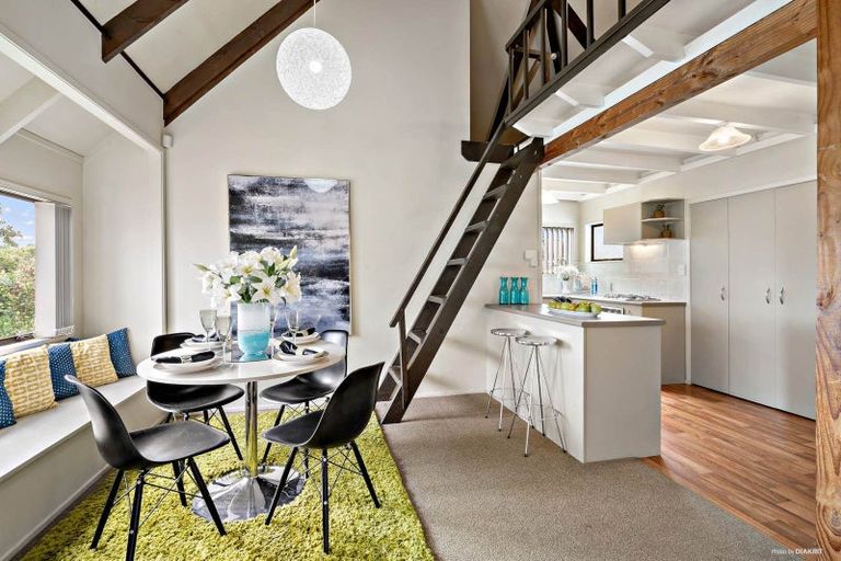 Photo of property in 46 Hobsonville Road, West Harbour, Auckland, 0618