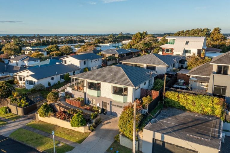 Photo of property in 47 Paynters Avenue, Strandon, New Plymouth, 4312