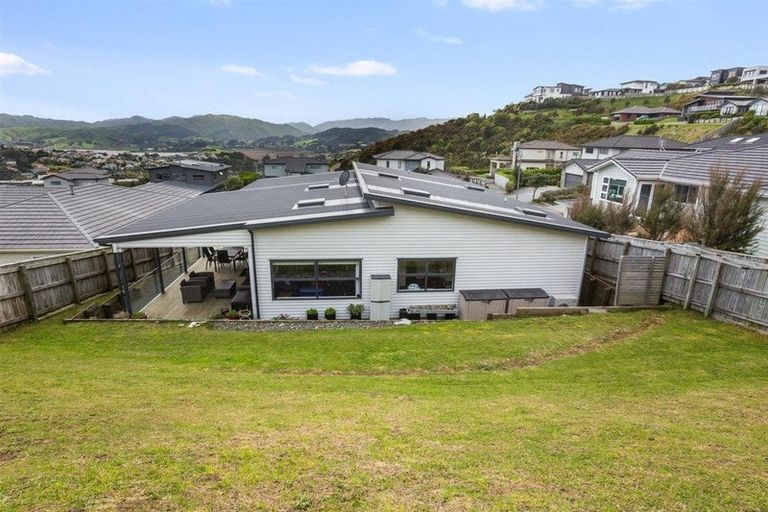 Photo of property in 12 Canary Way, Whitby, Porirua, 5024