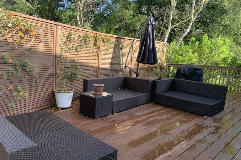 Photo of property in 2/11 Emery Grove, Bayview, Auckland, 0629