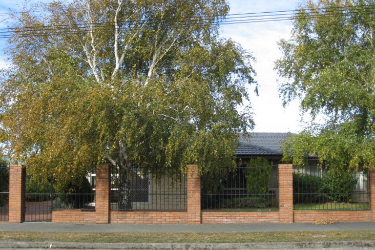 Photo of property in 105 Middlepark Road, Sockburn, Christchurch, 8042