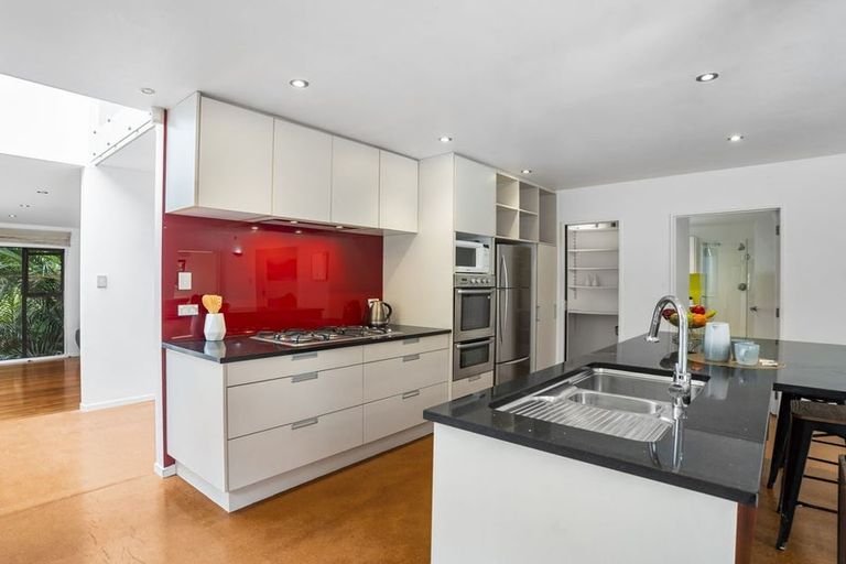 Photo of property in 40 Lone Kauri Road, Karekare, New Lynn, 0772