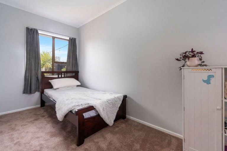 Photo of property in 18 Brandon Road, Glen Eden, Auckland, 0602