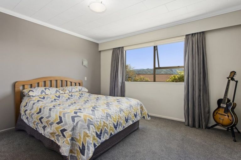 Photo of property in 32 Seymour Grove, Kingsley Heights, Upper Hutt, 5018