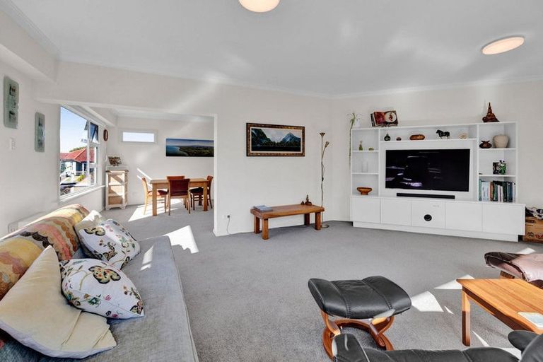 Photo of property in 15 Caplen Street, Hawera, 4610