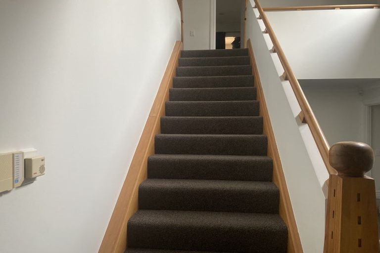 Photo of property in 28 Eccleston Hill, Thorndon, Wellington, 6011