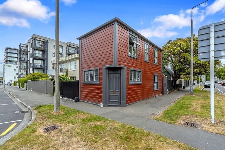 Photo of property in 40 Cranmer Square, Christchurch Central, Christchurch, 8013