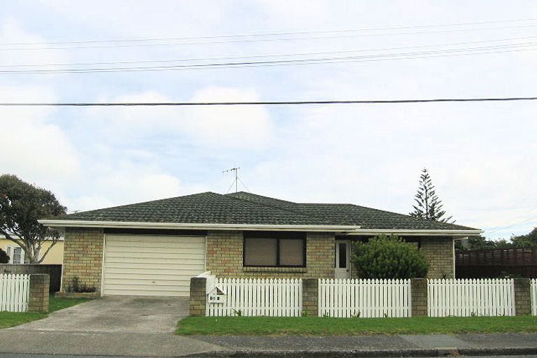 Photo of property in 10 Mahana Road, Paraparaumu Beach, Paraparaumu, 5032