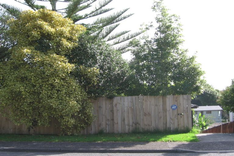 Photo of property in 9 Leo Street, Glen Eden, Auckland, 0602
