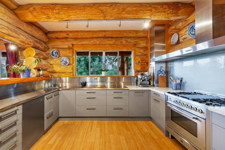 Photo of property in 847 West Coast Road, Oratia, Auckland, 0604