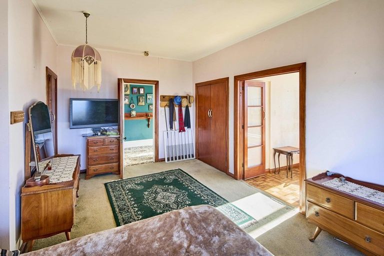 Photo of property in 30 Harbour View Road, Northland, Wellington, 6012