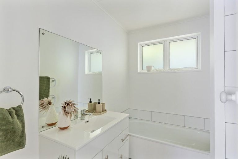 Photo of property in 137 Brooklands Road, Brooklands, New Plymouth, 4310