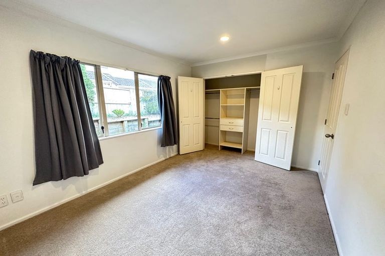 Photo of property in 3 Carrigans Close, Pinehill, Auckland, 0632