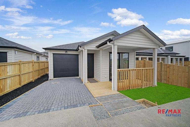 Photo of property in 32 Hari Road, Karaka, 2113