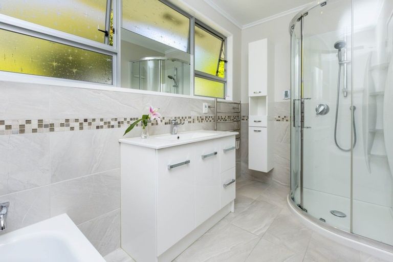 Photo of property in 72 Blue Mountains Road, Pinehaven, Upper Hutt, 5019