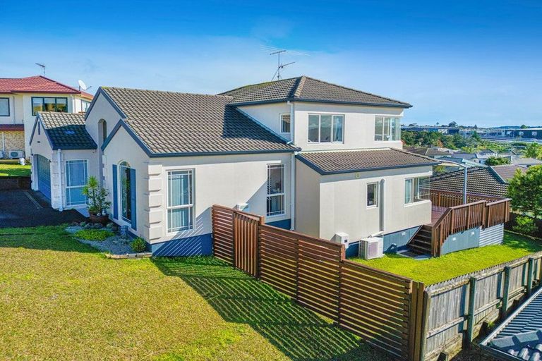 Photo of property in 31 Black Teal Close, Unsworth Heights, Auckland, 0632