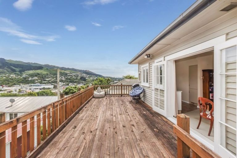 Photo of property in 21 Tawa Terrace, Tawa, Wellington, 5028
