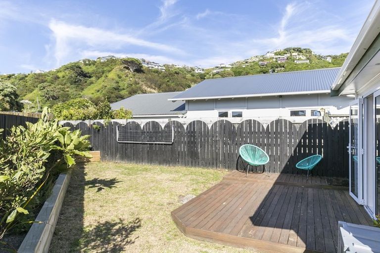 Photo of property in 23 Rua Street, Lyall Bay, Wellington, 6022