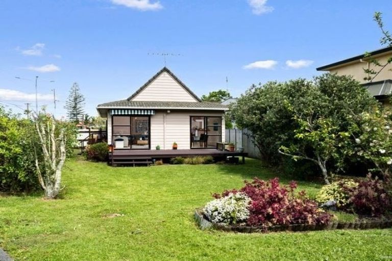 Photo of property in 2/13 Ocean View Road, Hillcrest, Auckland, 0627