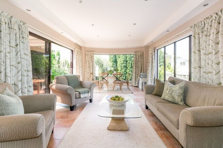 Photo of property in 5 Gladstone Road, Bluff Hill, Napier, 4110