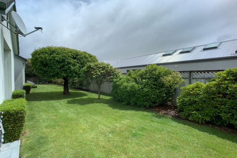 Photo of property in 2 Pearl Lane, Arrowtown, 9302