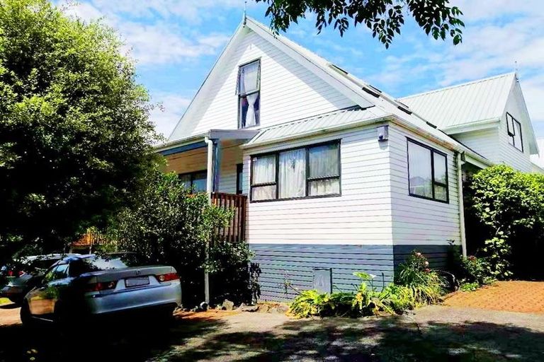 Photo of property in 17 Hurstbourn Priors, Goodwood Heights, Auckland, 2105