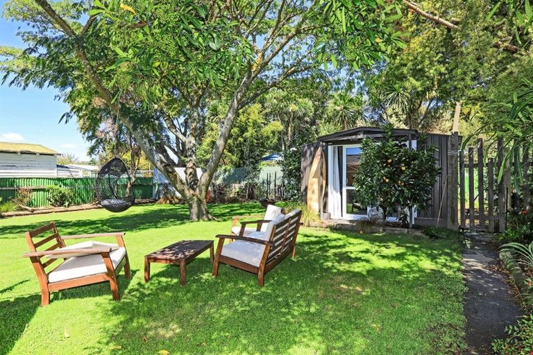 Photo of property in 98 Lipscombe Crescent, Havelock North, 4130