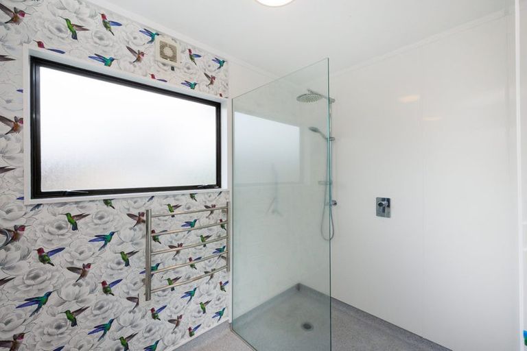 Photo of property in 26 Peppertree Glade, Kelvin Grove, Palmerston North, 4414