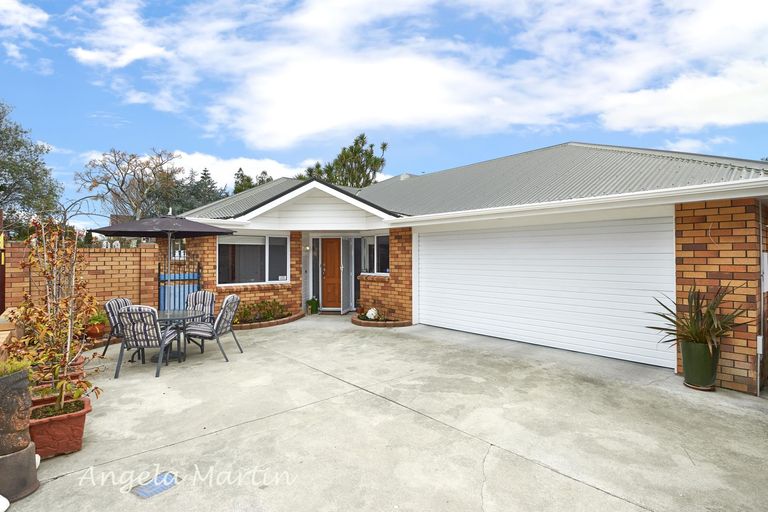 Photo of property in 4 Barnes Court, Roslyn, Palmerston North, 4414