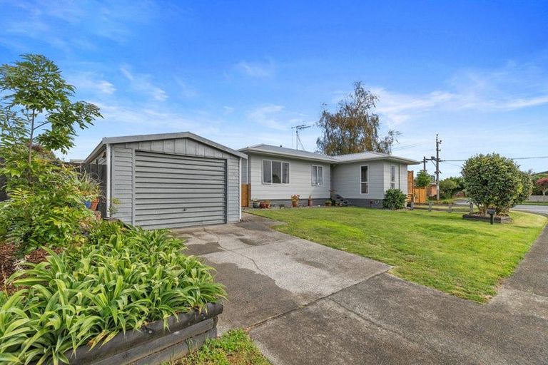 Photo of property in 2 Beadle Place, St Andrews, Hamilton, 3200