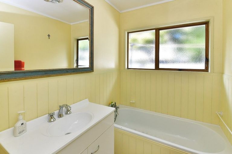 Photo of property in 1/8 Carlisle Road, Browns Bay, Auckland, 0630