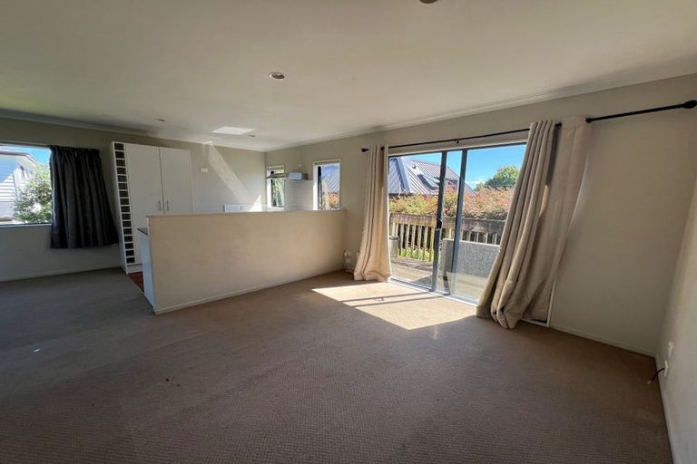 Photo of property in 5 Sherwood Avenue, Te Atatu South, Auckland, 0610