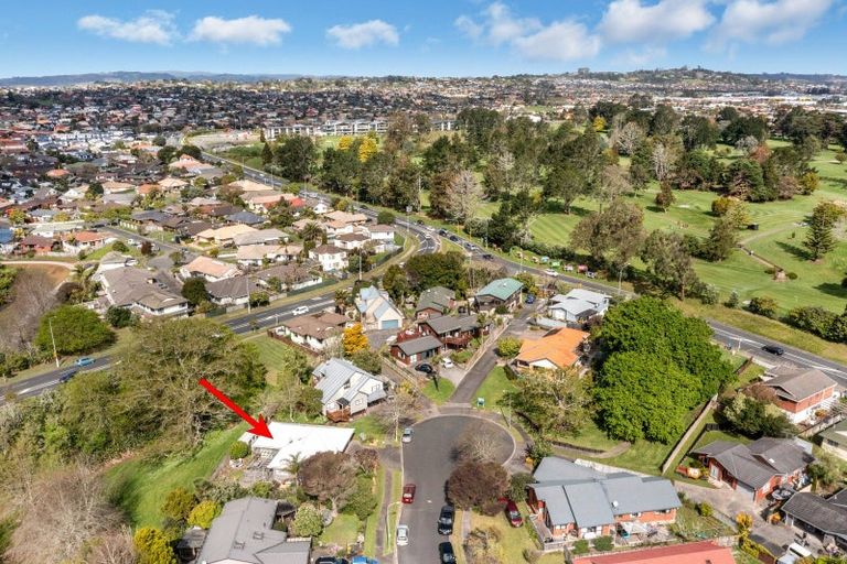 Photo of property in 34 Lochend Place, Highland Park, Auckland, 2010