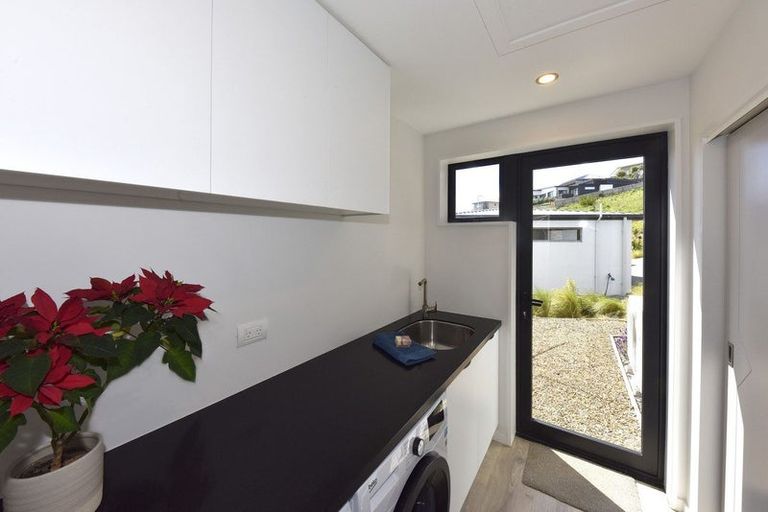 Photo of property in 3 Stoneyridge Close, Mount Pleasant, Christchurch, 8081