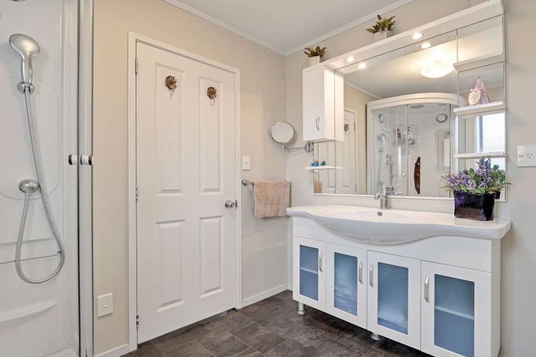 Photo of property in 100 Pukehina Parade, Pukehina, 3189