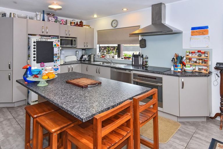 Photo of property in 8 Hadley Wood Drive, Wattle Downs, Auckland, 2103