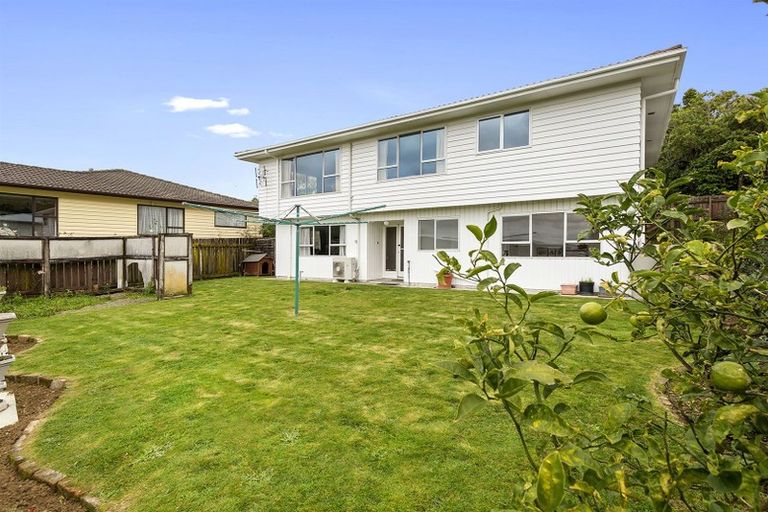 Photo of property in 8 Saint Aidans Way, Tawa, Wellington, 5028