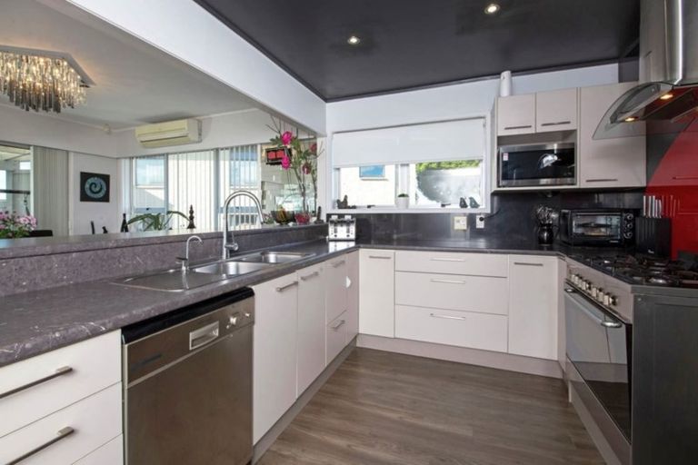 Photo of property in 132 Sandspit Road, Shelly Park, Auckland, 2014