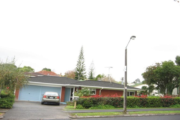 Photo of property in 27 Pooley Street, Pakuranga Heights, Auckland, 2010