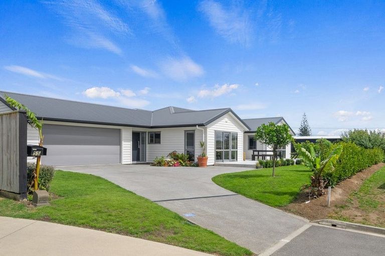 Photo of property in 55 Seagrass Place, Otaki Beach, Otaki, 5512