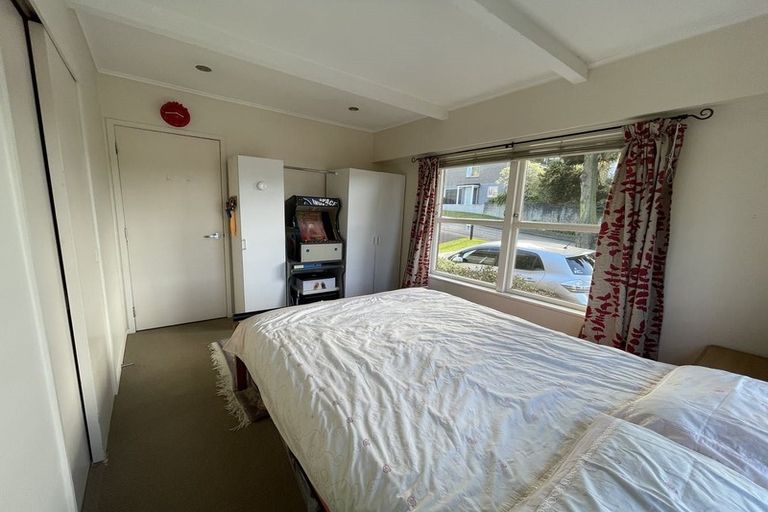 Photo of property in 1/34 Ayton Drive, Totara Vale, Auckland, 0629