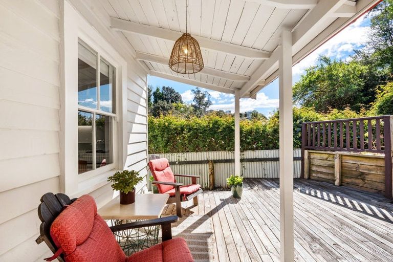 Photo of property in 95 Milton Road, Bluff Hill, Napier, 4110