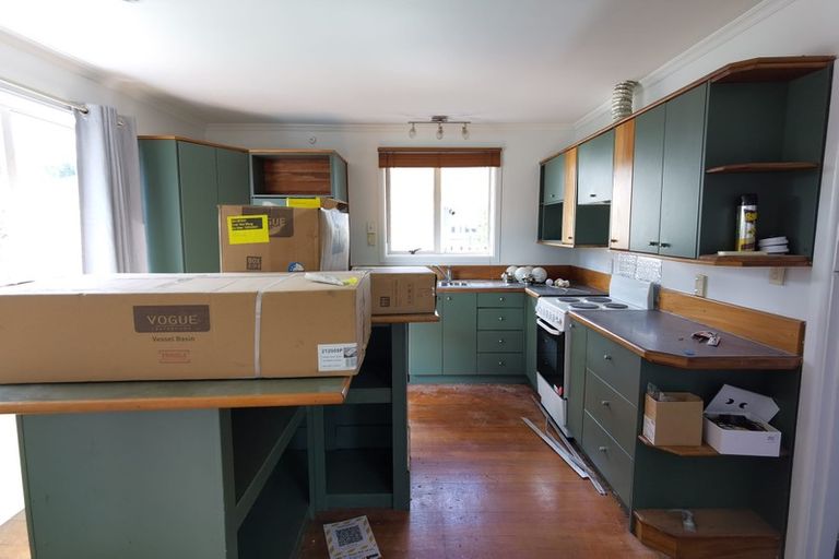 Photo of property in 3 Glenora Place, Hornby, Christchurch, 8042