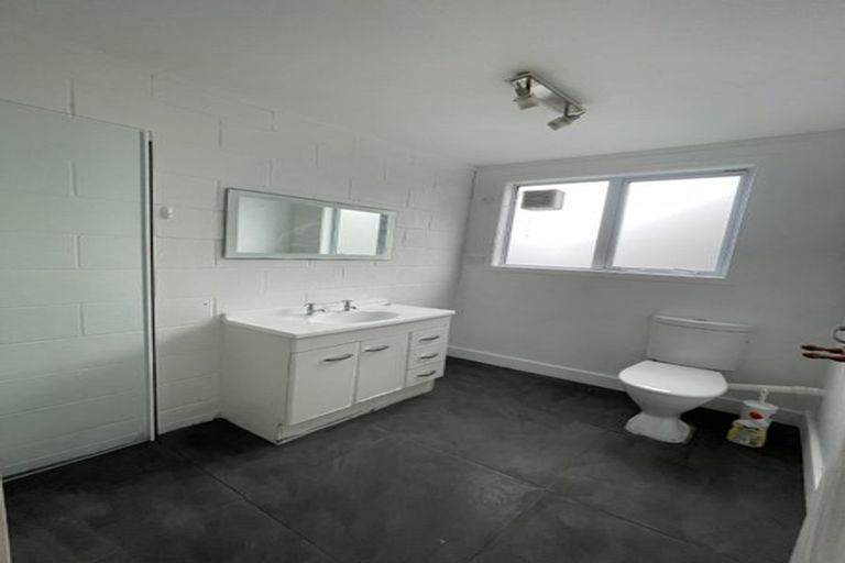 Photo of property in 1/102 Lyall Parade, Lyall Bay, Wellington, 6022